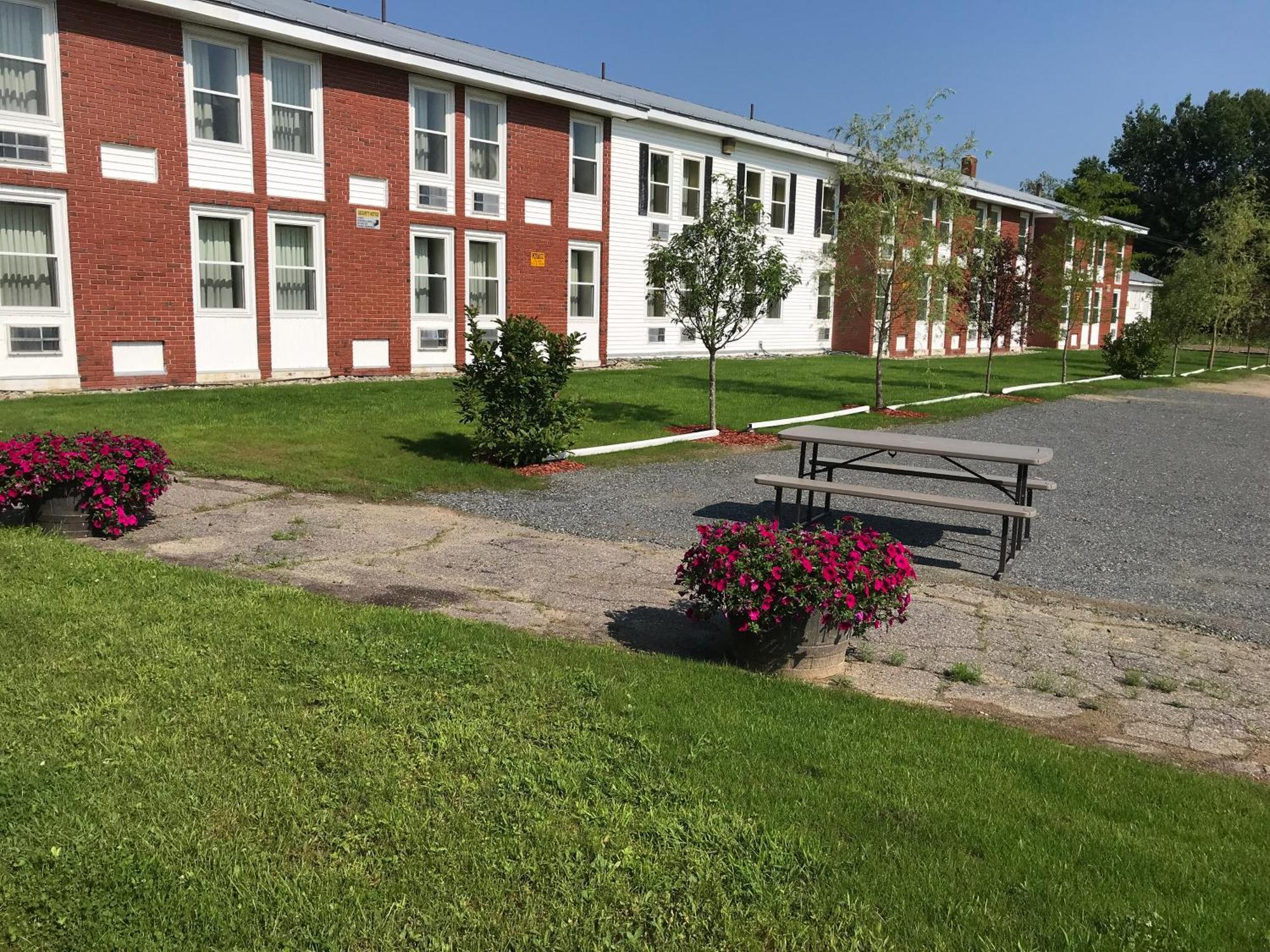 Baxter Park Inn Millinocket Exterior photo